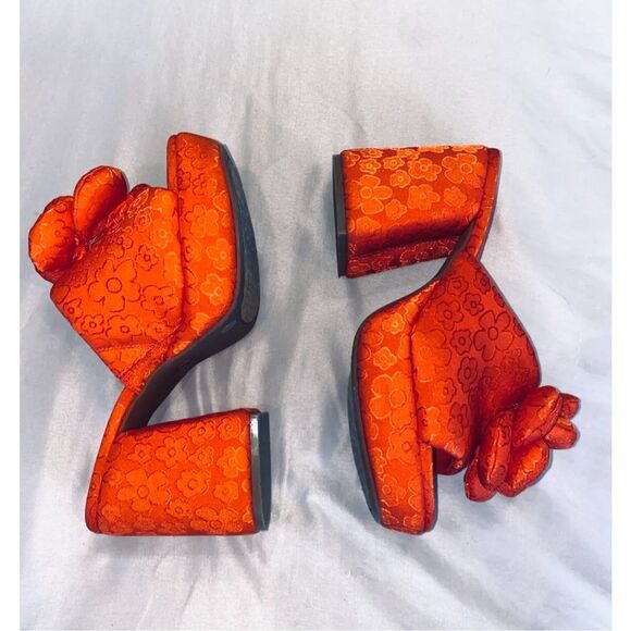 NWT GB Sweet Treat Rosette Daisy Print Satin Platform Sandals Orange Size 8 - Picture 4 of 7